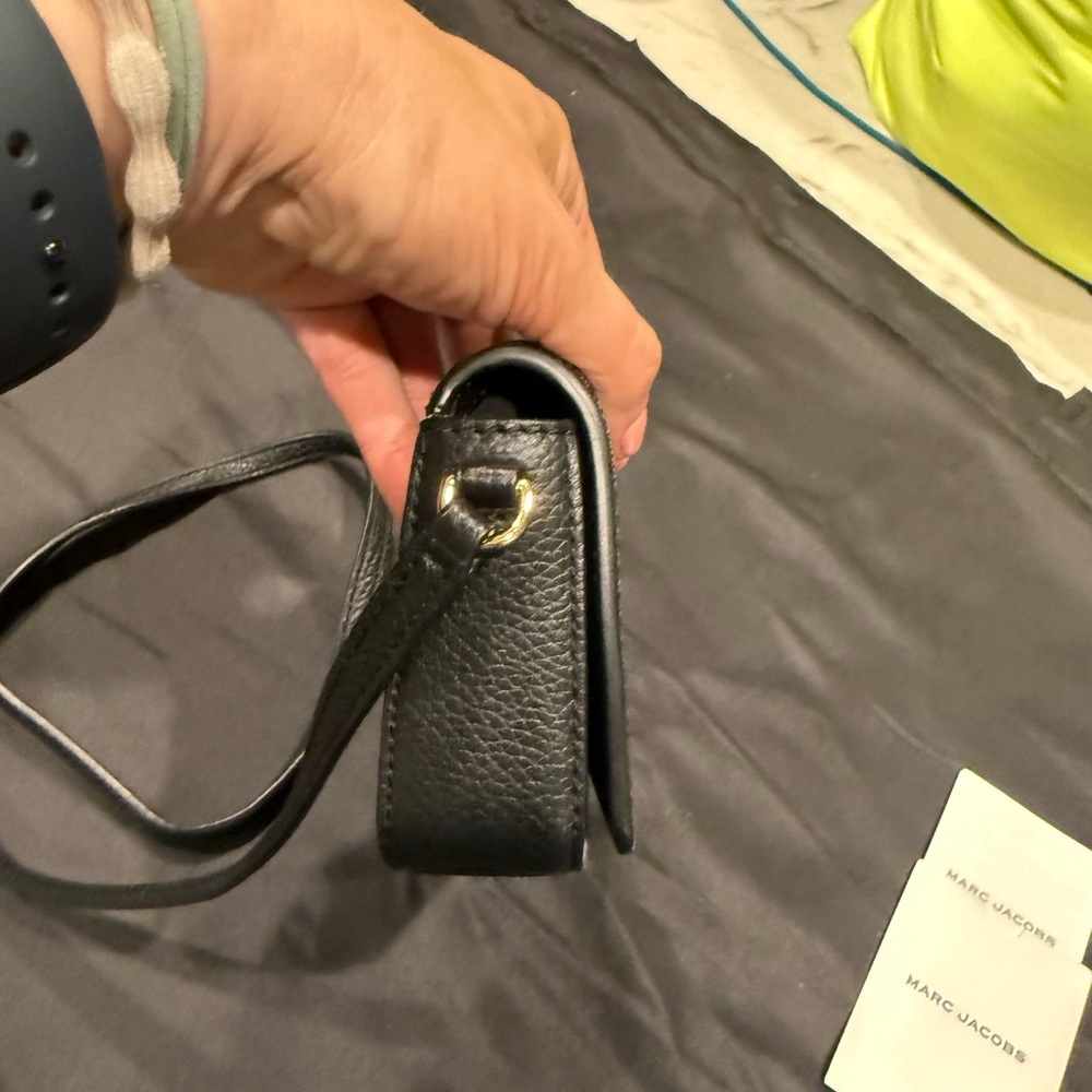 Marc Jacobs Black Groove Leather Mini Bag Crossbody with Gold Hardware - Picture 4 of 16